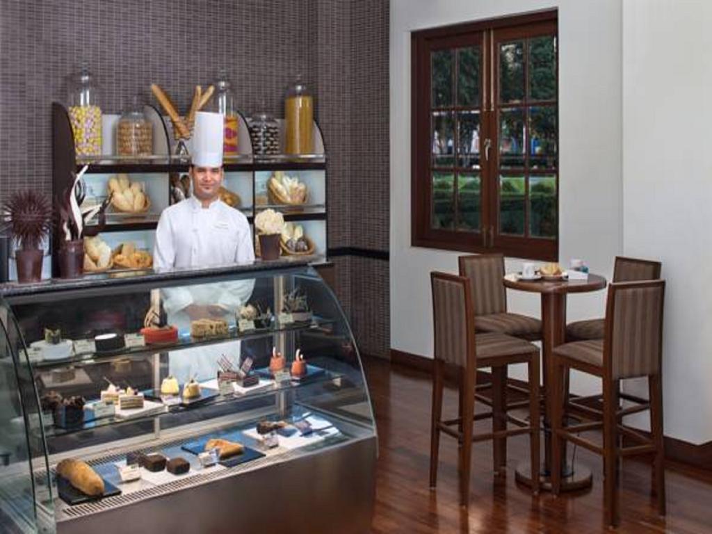 Dlf Club 5 Hotel Gurgaon Ngoại thất bức ảnh