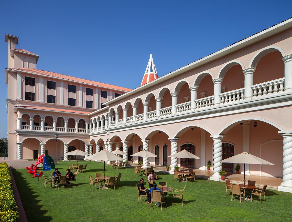 Dlf Club 5 Hotel Gurgaon Ngoại thất bức ảnh