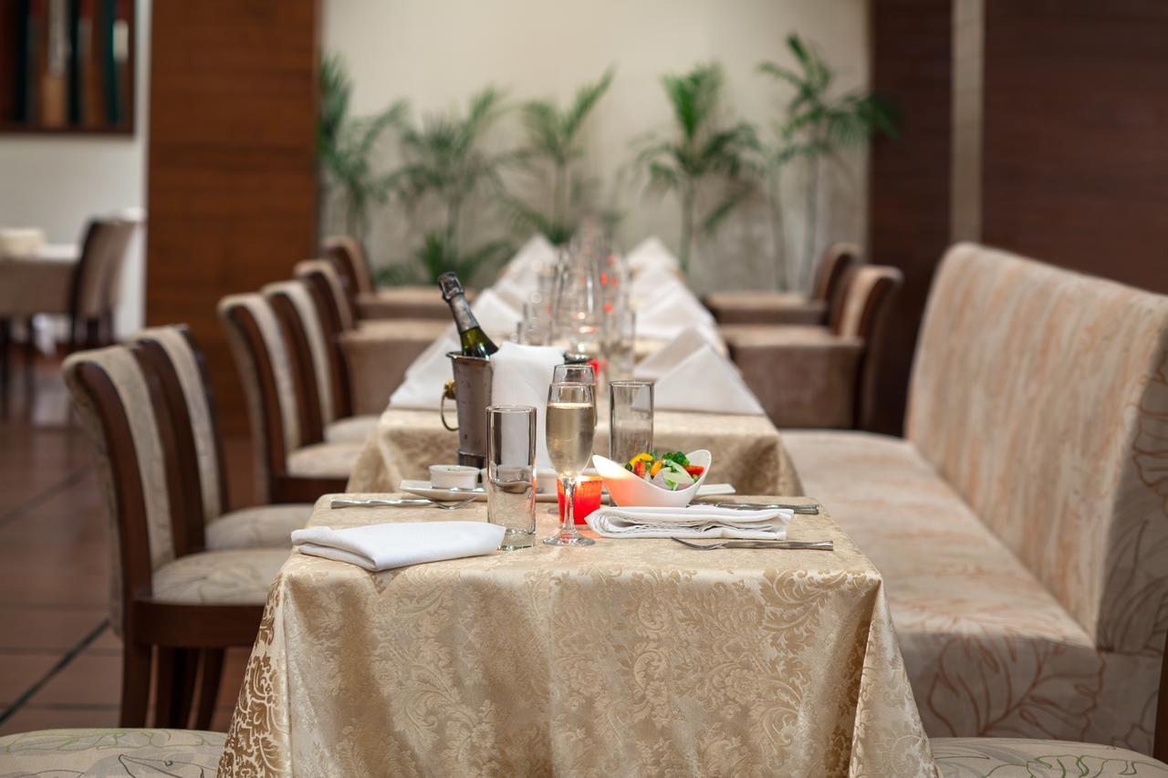 Dlf Club 5 Hotel Gurgaon Ngoại thất bức ảnh