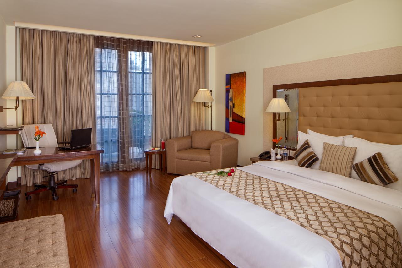 Dlf Club 5 Hotel Gurgaon Ngoại thất bức ảnh